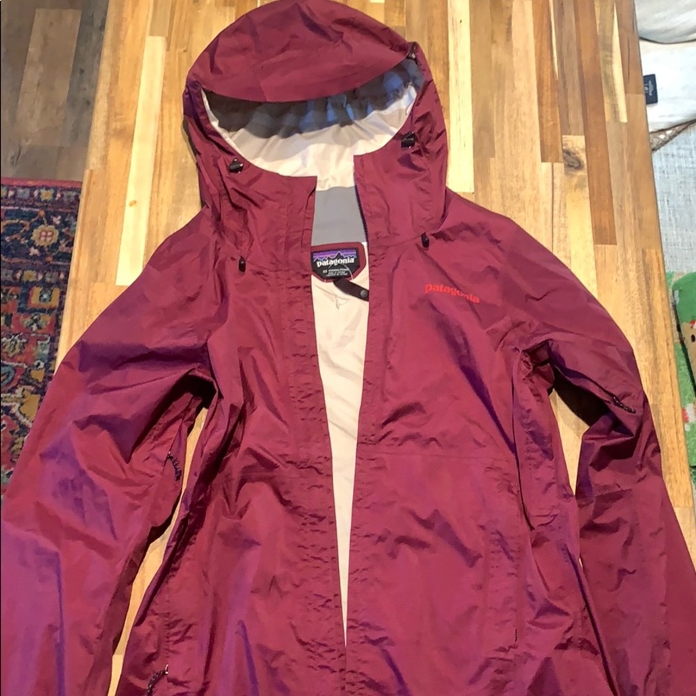 Patagonia raincoat size xsmall